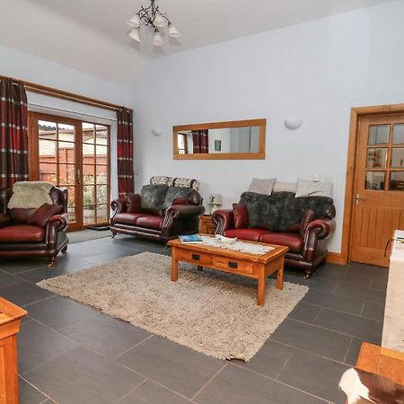 Villa Yr Hen Llaethdy Troedyraur Esterno foto