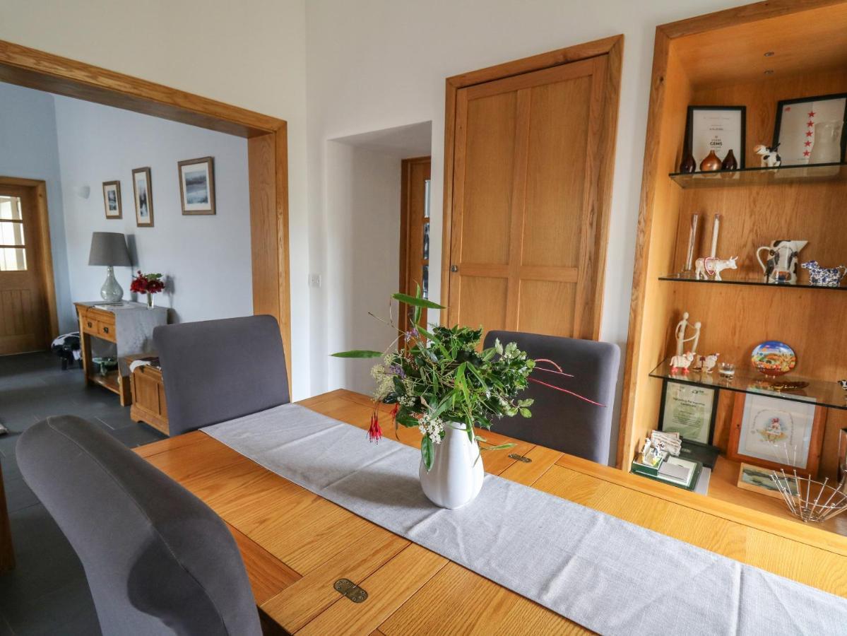 Villa Yr Hen Llaethdy Troedyraur Esterno foto