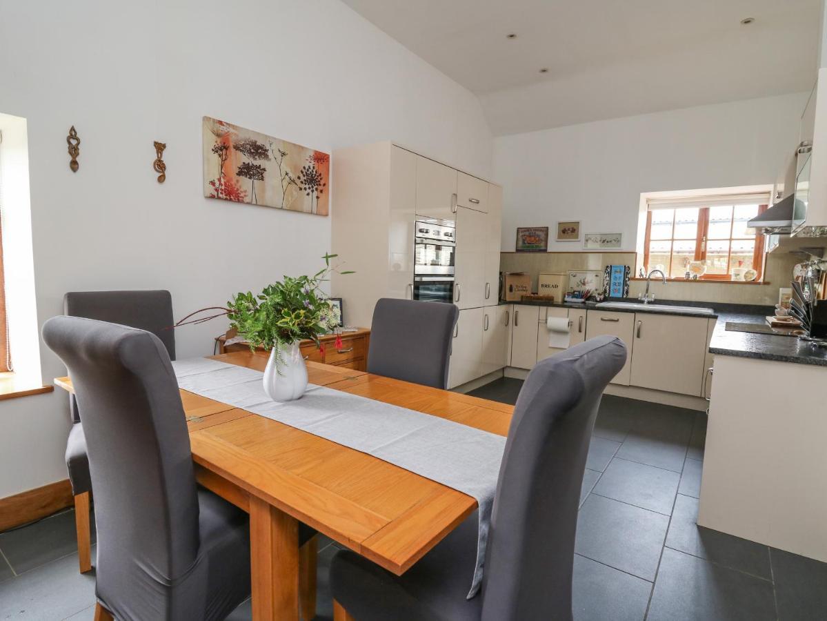 Villa Yr Hen Llaethdy Troedyraur Esterno foto