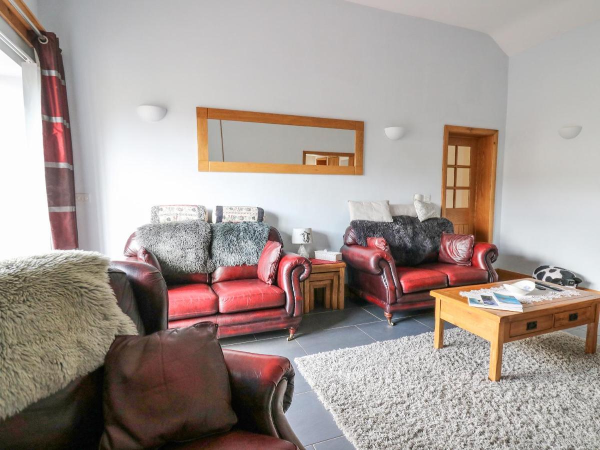 Villa Yr Hen Llaethdy Troedyraur Esterno foto