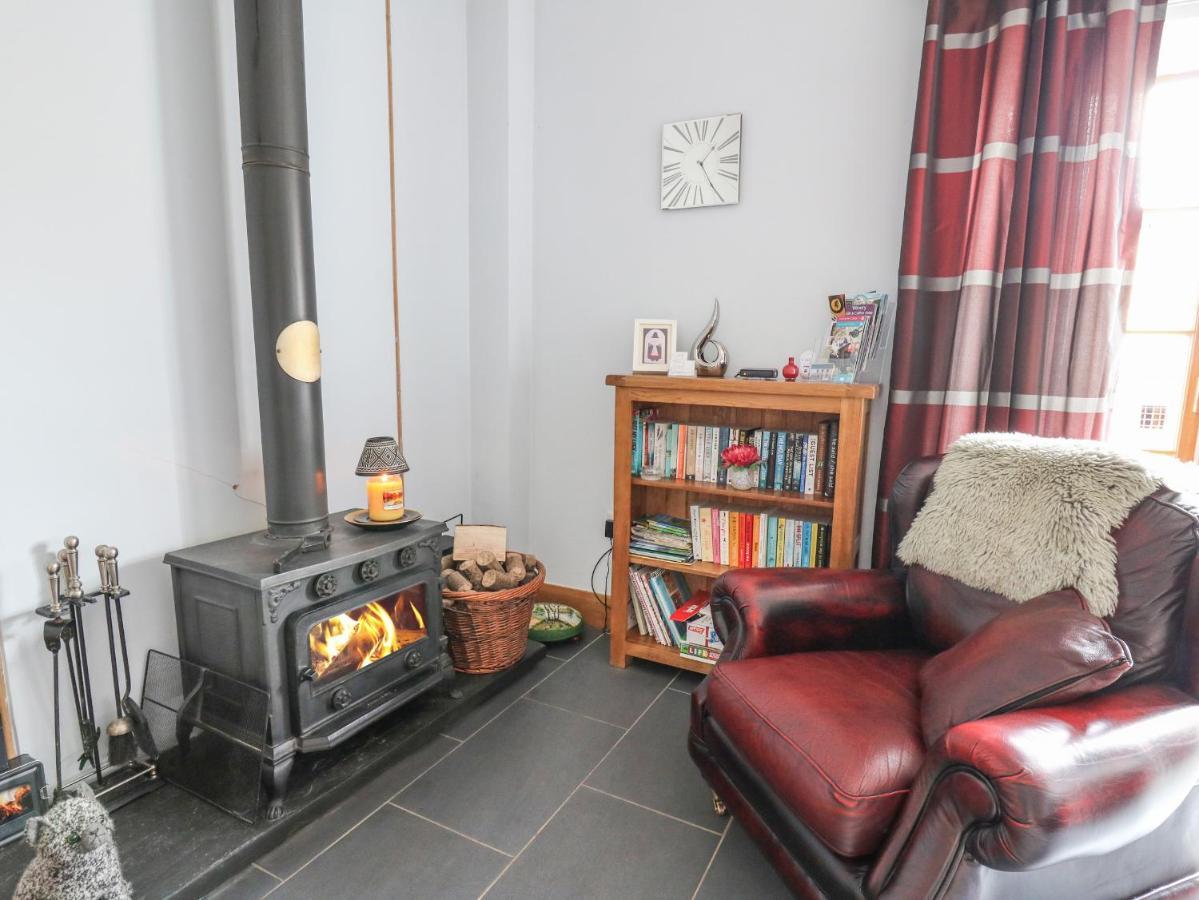 Villa Yr Hen Llaethdy Troedyraur Esterno foto