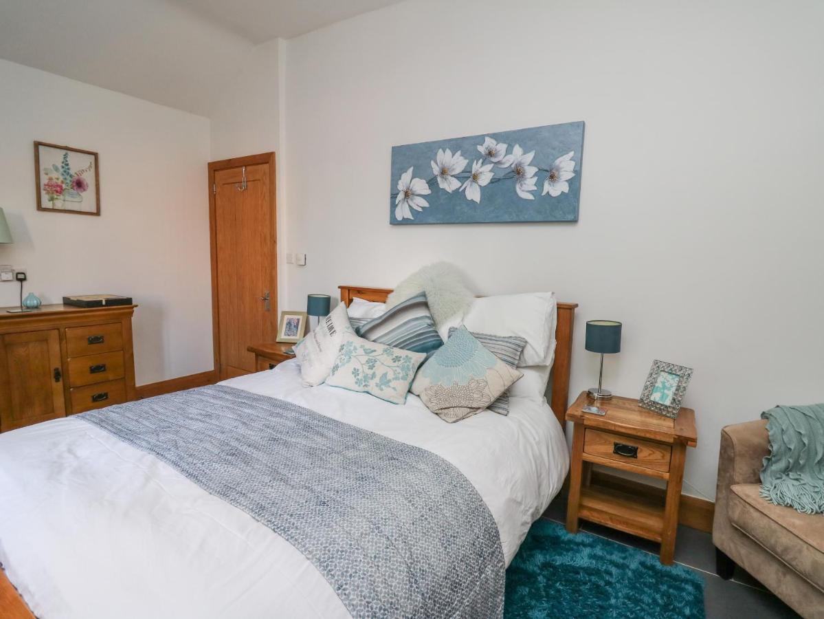 Villa Yr Hen Llaethdy Troedyraur Esterno foto
