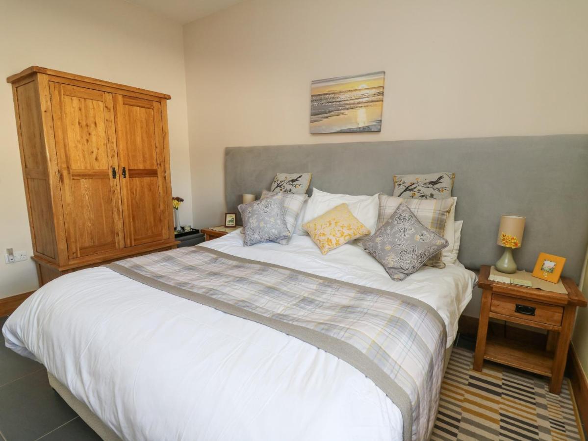 Villa Yr Hen Llaethdy Troedyraur Esterno foto