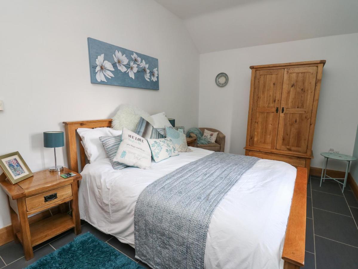 Villa Yr Hen Llaethdy Troedyraur Esterno foto